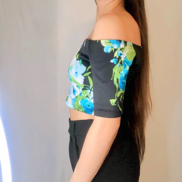Floral Blue, Black and White Off the Shoulder Crop Top - Picture 8 of 8